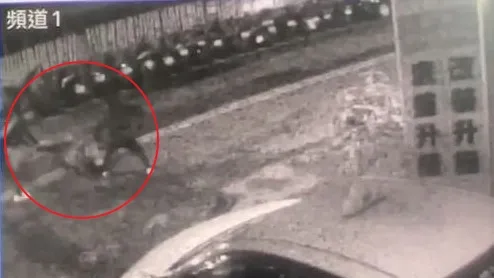 2男搭Uber遇車禍竟遭6人圍砍　疑預謀尋仇！警以車追人緝凶