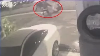 劉、楊2人遭對方6人追砍。翻攝畫面