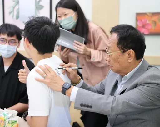 郭台銘有IG了！　自曝「一生中遇到的最大困難」