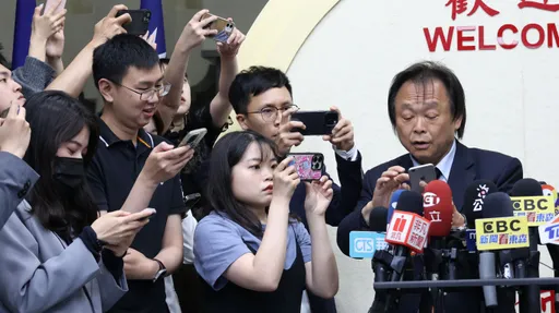 認初選勝出關鍵「邪不勝正」！王世堅要致電何志偉　「男子漢一笑泯恩仇」