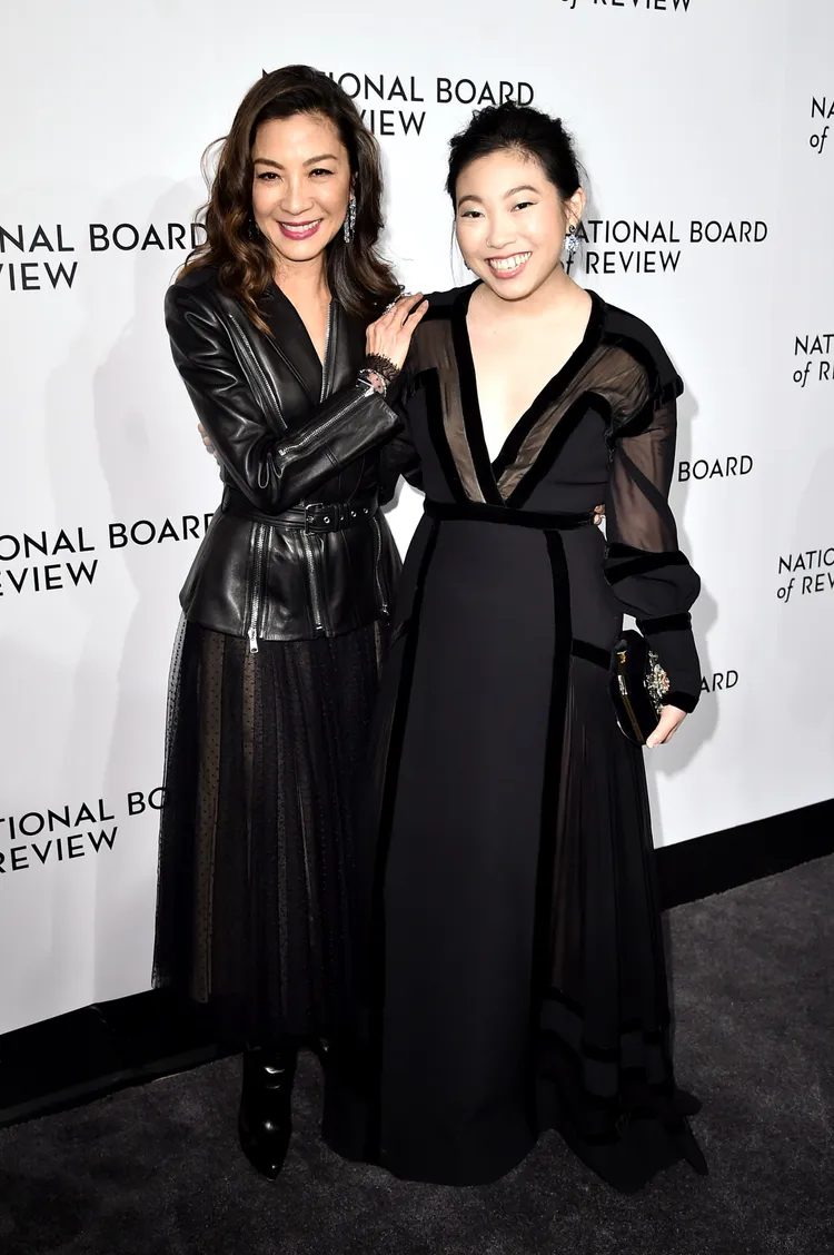 奧卡菲娜（右）曾與楊紫瓊兩度合作，還差點在《媽的多重宇宙》演母女。達志