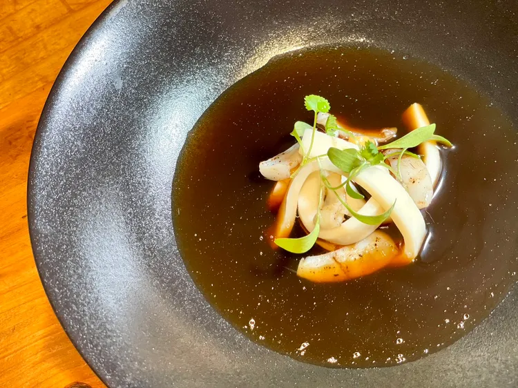 小捲/馬祖淡菜/海鮮湯。曾仲葳攝