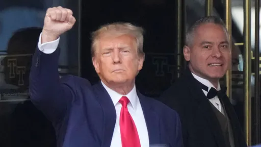 川普為封口費案出庭 法院外支持與反對者互嗆