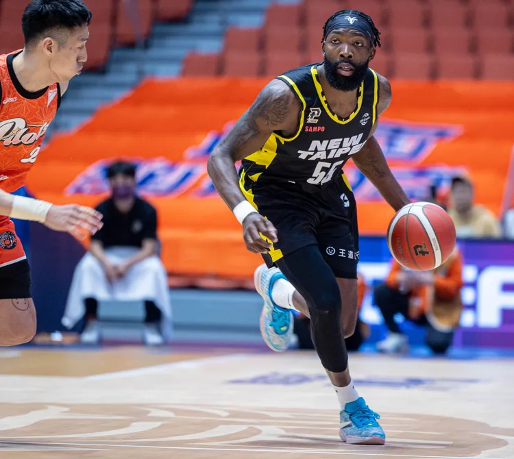 曼尼高攻下28分。PLG