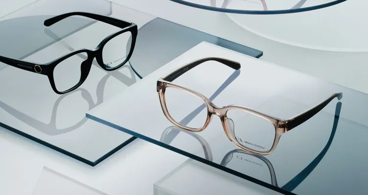 方形板料搭配大地色系呈現。品牌提供