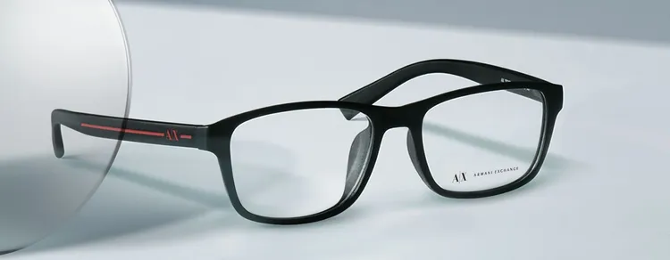 運動流線感的鏡腳設計。品牌提供