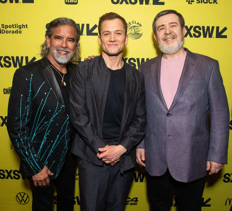 泰隆（中）與他片中飾演的本尊亨克羅傑斯（左）、俄羅斯方塊發明人艾列克西帕基特諾夫出席《俄羅斯方塊：版權之戰》在美國德州西南偏南影展首映。達志