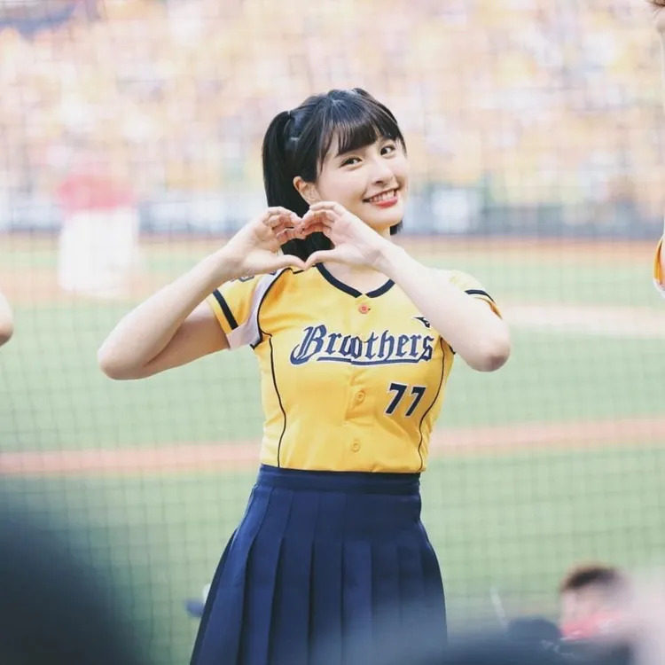 峮峮19日生日。取自峮峮IG