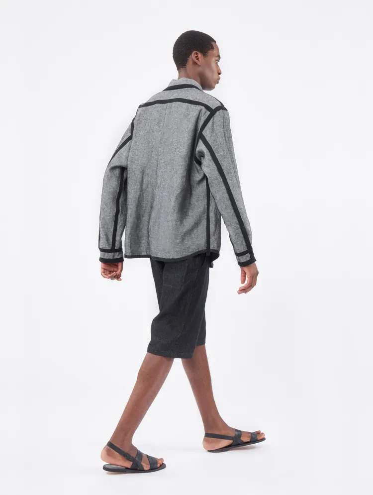 two-way墨沙色工作襯衫（反面），3萬500元。品牌提供