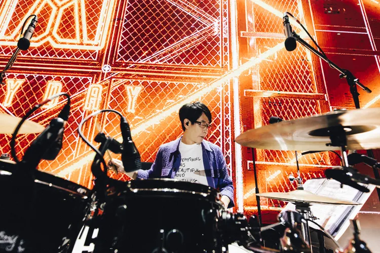 鼓手冠佑放話請客。