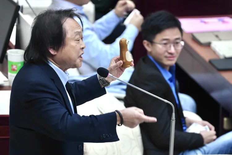 王世堅批評，蔣萬安螺絲鬆了。林林攝