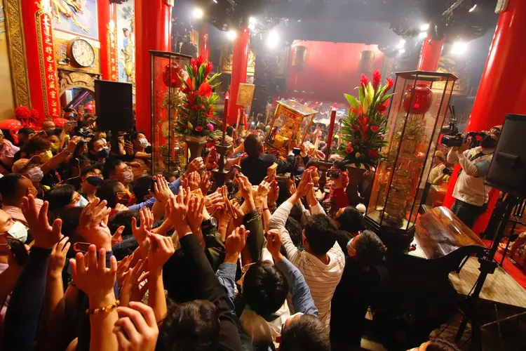 大甲媽遶境進香每年有百萬人共襄盛舉，信眾對媽祖的信任與尊敬，充分呈現出「I LOVE MAZU」。