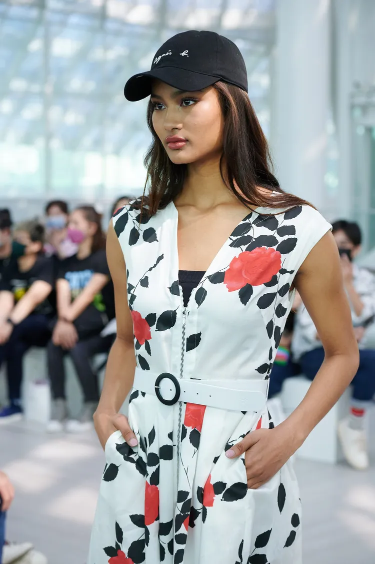 agnès b. 2023春夏系列呈現出多元而充滿自我個性氣息的格調。品牌提供