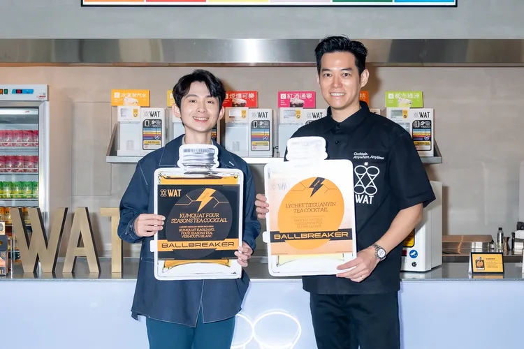 曾博恩與WAT老闆趙欣榮。WAT提供