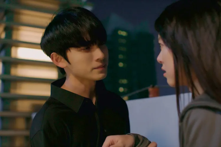 林暉旻劇中逃不出父母的監視。三立提供