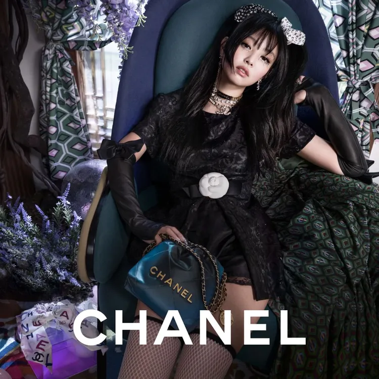 Jennie在廣告中，展現了深藏於心中的「雙重人格」。翻攝chanel IG
