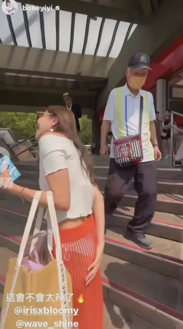 陳伊還特地轉過身拍小優性感美臀。翻攝自陳伊IG