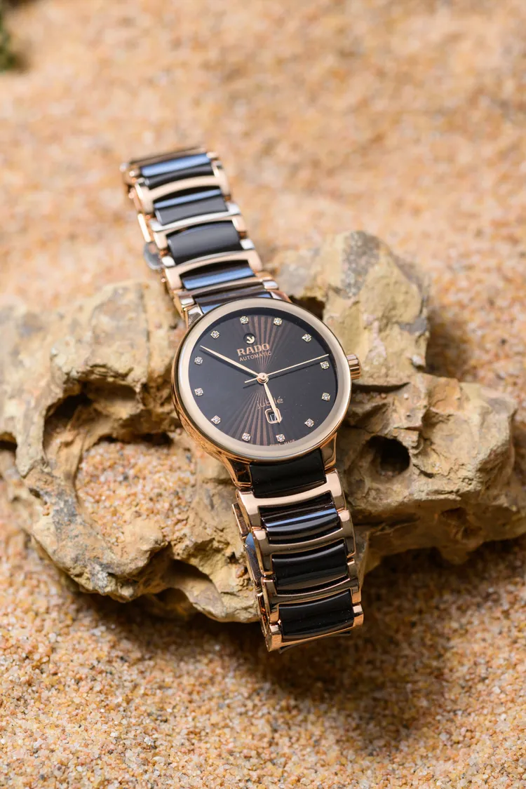 Centrix系列高科技陶瓷自動腕錶棕色太陽紋面盤30.5mm小型款，8萬5600元。品牌提供