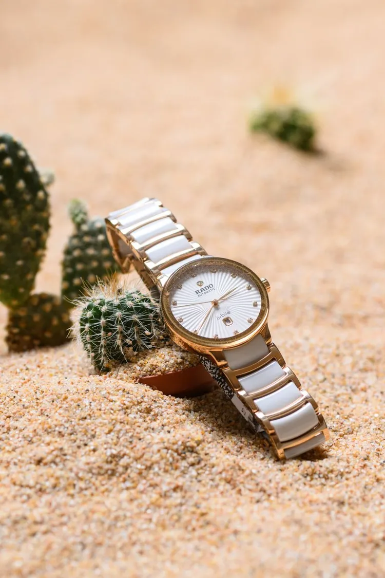 Centrix系列高科技陶瓷自動腕錶白色太陽紋面盤30.5mm小型款，8萬5600元。品牌提供