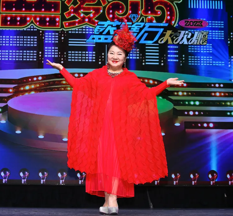 白冰冰是藍寶石大歌廳主秀。