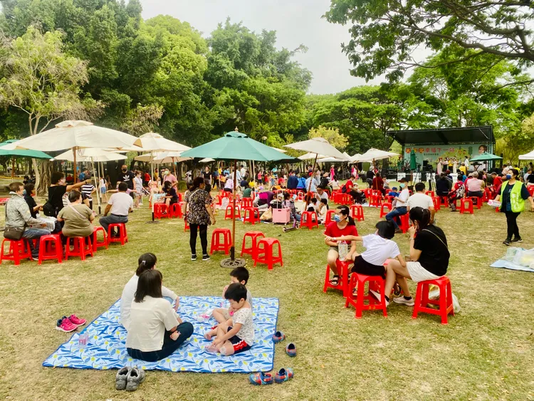 郭貞慧於黃金周舉辦音樂會，吸引親子度過悠閒午後。王志弘攝