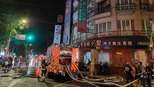 鶯歌燒肉店排煙風管起火　鄰近月子中心！警消急疏散12人