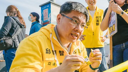 豐邑機構稱「吞特斯拉天坑」與建案無關 邱顯智怒戰:要告就來告
