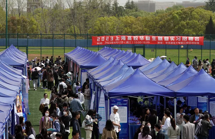 「上海高校畢業生就業實習招聘會」12日於上海華東政法大學舉行。新華社