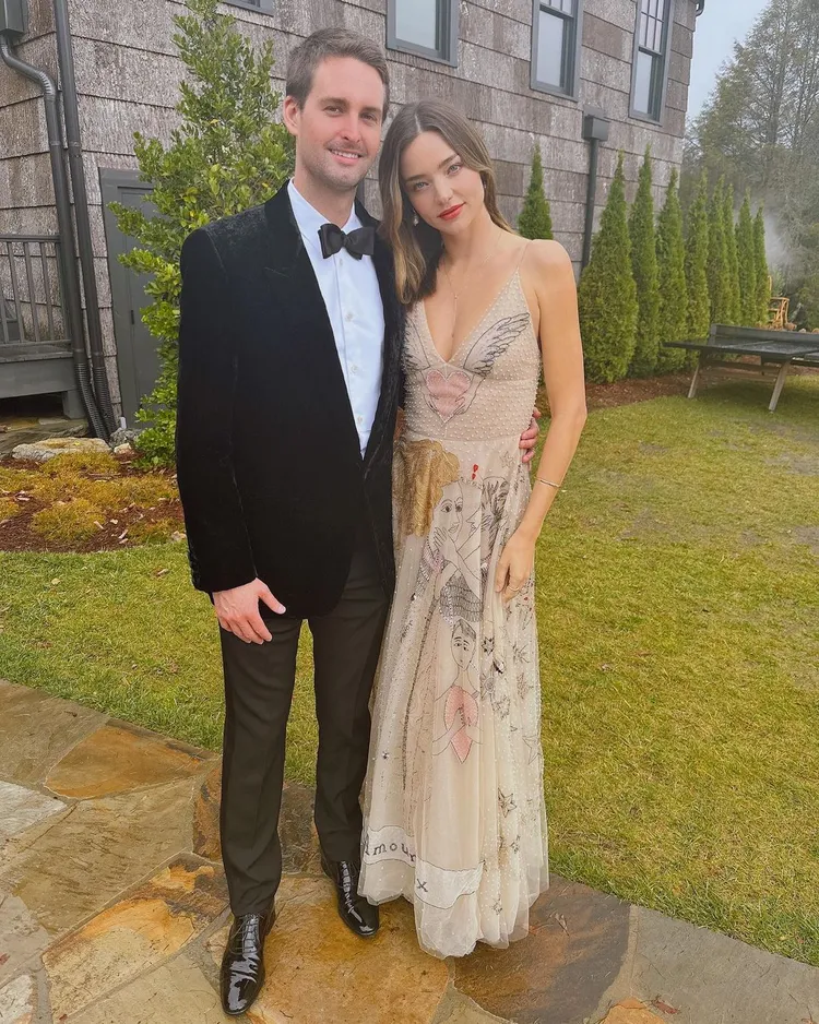 米蘭達克爾（右）和現任老公Evan Spiegel。翻攝mirandakerr IG