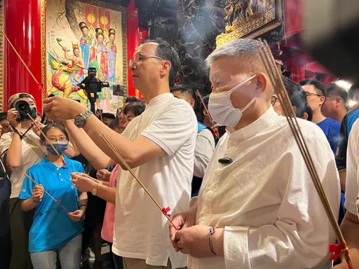 顏清標身體不適昨才出院！今晚陪大甲媽起駕　「顏寬恒幫忙走」