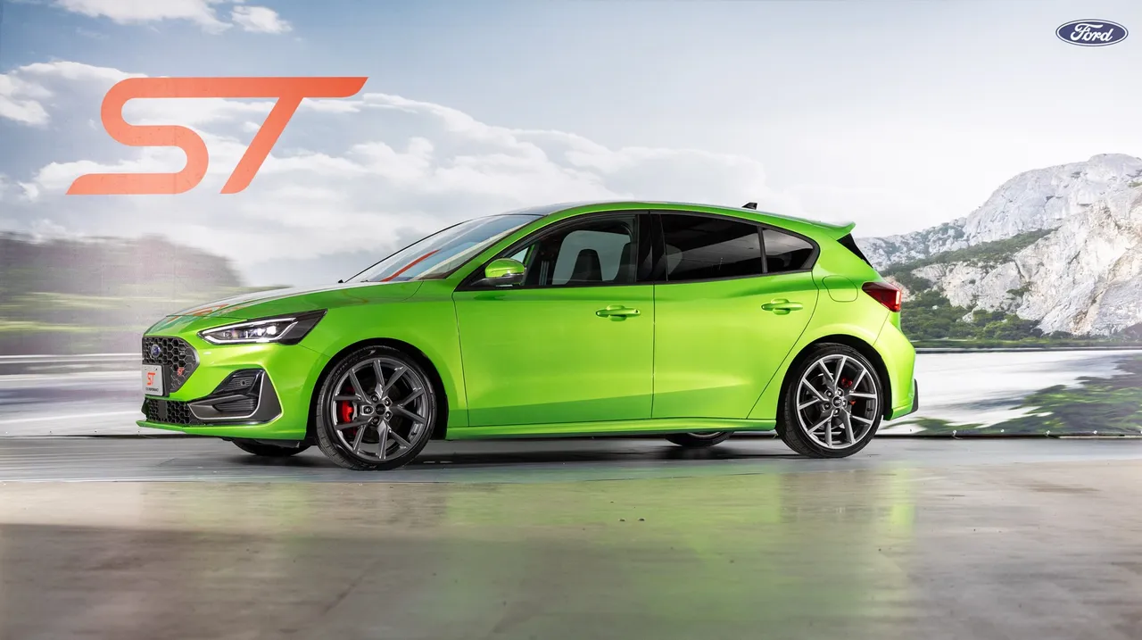 Ford Focus ST車系可發揮280匹的最大馬力,此次在小改款上再導入全新外觀內裝配備,本月開始也陸續到港交車。原廠照片