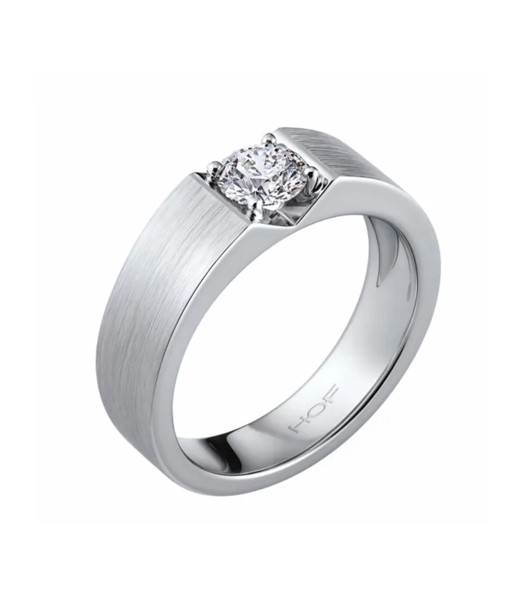 Devote鉑金鑽石戒指，主鑽約0.50克拉，22萬6000元起。品牌提供