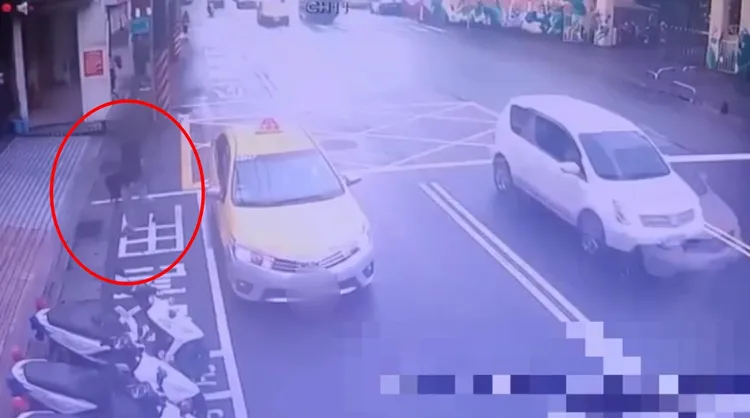 劉姓少年自行投案。翻攝畫面