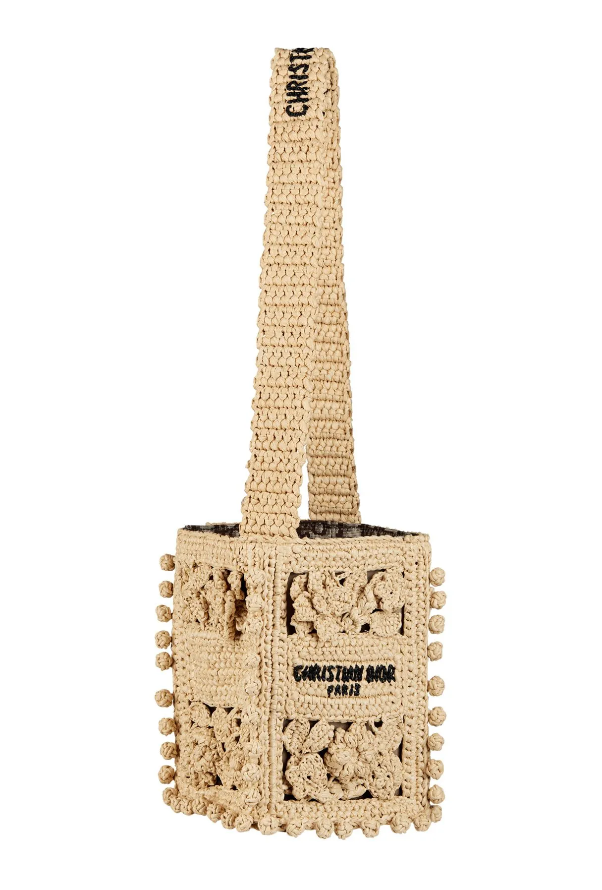 花卉刺繡拉菲草小型水桶包,15萬5000元。品牌提供