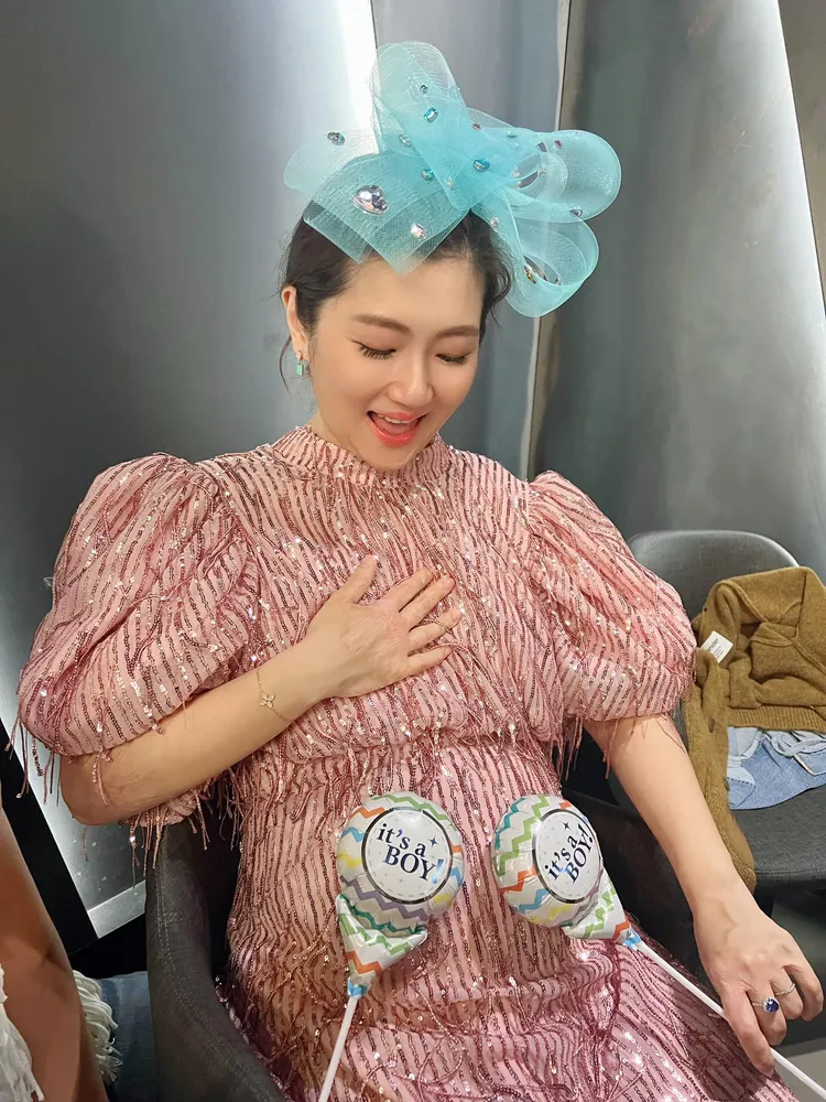 Selina曝光孕肚。翻攝Selina臉書