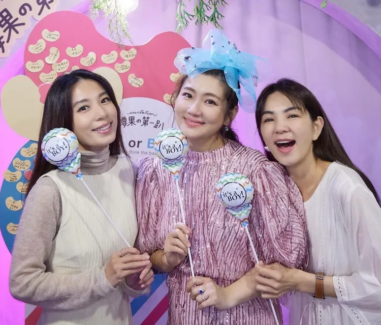 Selina（中）性別趴，Ella與Hebe到場參與。翻攝Selina的IG