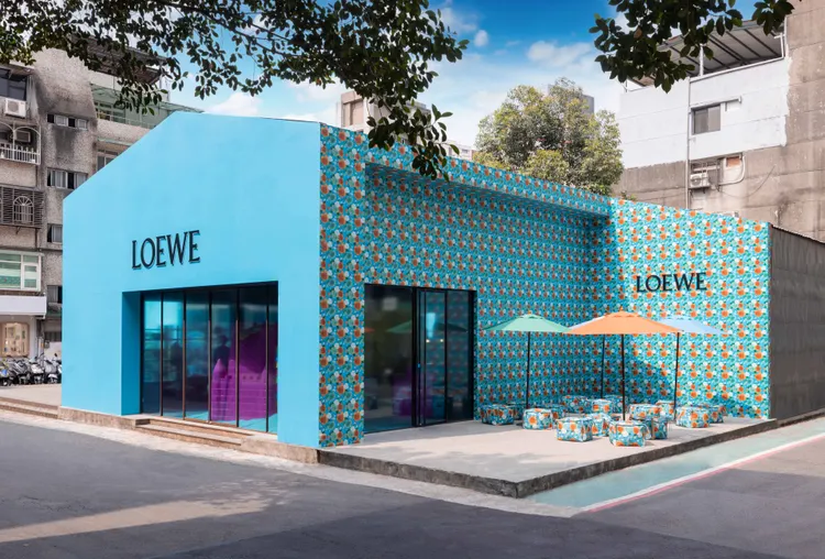 LOEWE於台北中山區為Paula’s Ibiza系列開出在台首家獨立街邊快閃店。品牌提供