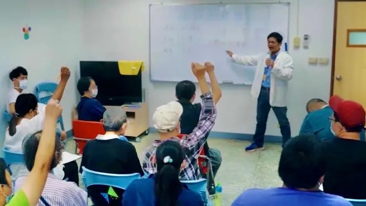 職能治療師透過各式教養策略及治療活動，讓民眾恢復健康。職能治療師法修法聯盟提供