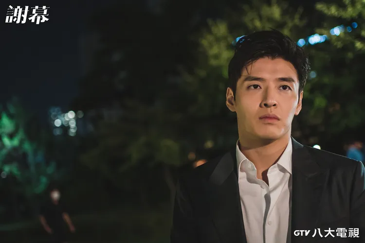 姜河那在《謝幕》中假扮高斗心失聯多年的孫子。八大電視提供