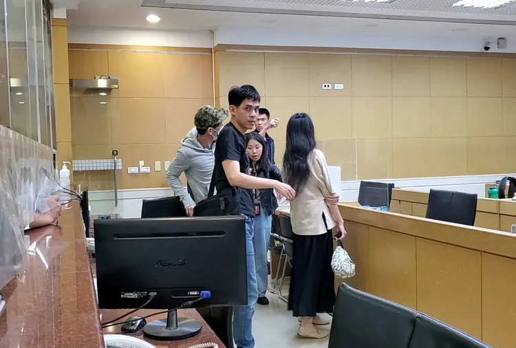 總經理兼投資總監郭誼謙（黑衣男）。呂志明攝