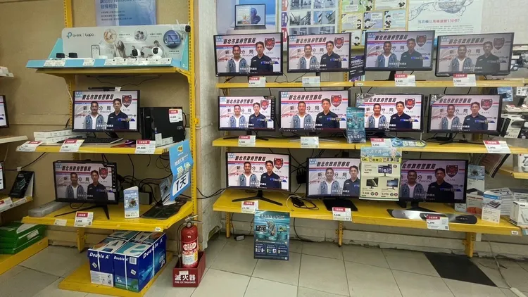 新莊分局反詐騙宣導影片透過店家電視牆強力播送。新莊警分局提供