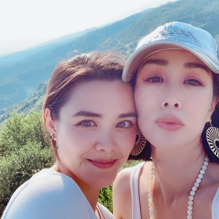 鍾麗緹和大女兒Yasmine。翻攝鍾麗緹IG