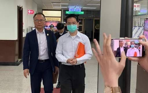 5歲兒麥當勞摔斷手!消防員夫妻索賠7000萬挨告恐嚇 「逼死他們」對話曝光