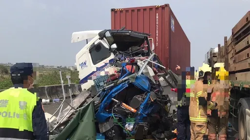 國一南下下營段5車連環撞 2人意識模糊急送醫!車流一度回堵15公里