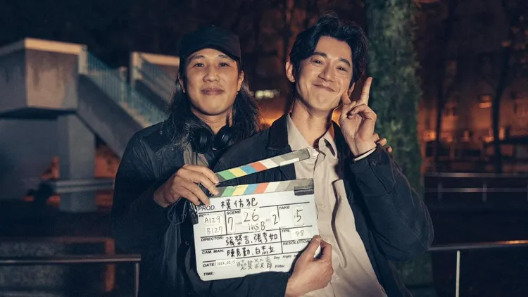 吳慷仁（右）和導演張榮吉完成一部佳作。翻攝吳慷仁臉書