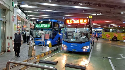 不必開車塞到7pupu 東西部國道客運空位數曝光!放過自己快來搭
