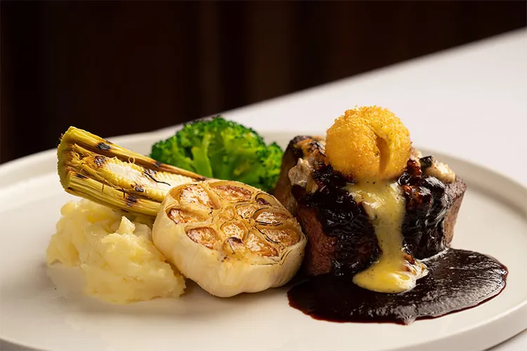 嚴選美國冷藏菲力牛排。業者提供