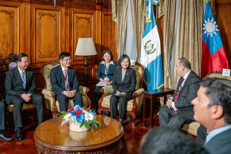 兩國元首會晤。府提供