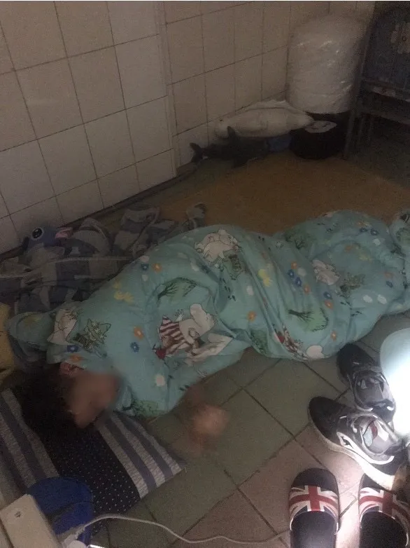 院生被關在通風與採光均不佳的「禁閉室」內。林智鴻提供