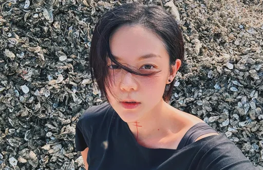 歐陽靖電動機車竟遇到「恐怖天敵」還滿地都是! 讓她兩張小朋友飛了